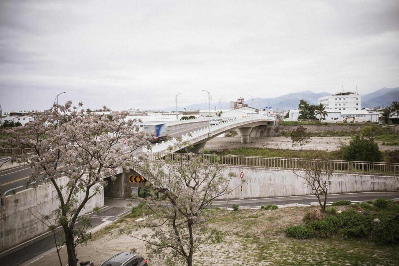Tiin Tinn - Rivershore B&B Taitung Bagian luar foto
